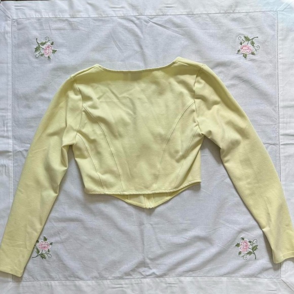 pale yellow Aritzia Sunday Best zip up long sleeve crop/corset-style top size M - Picture 4 of 11